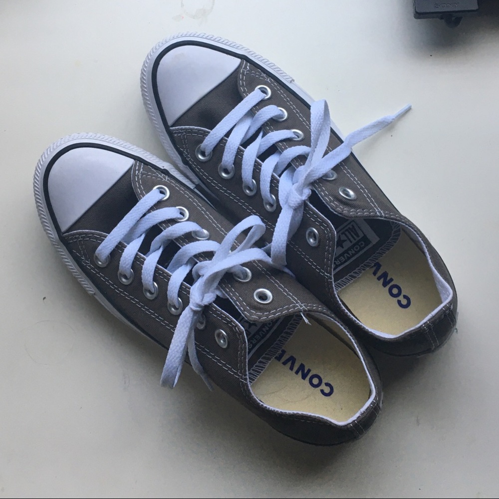 Gray new converse size 7 in woman’s and size 5 in mens